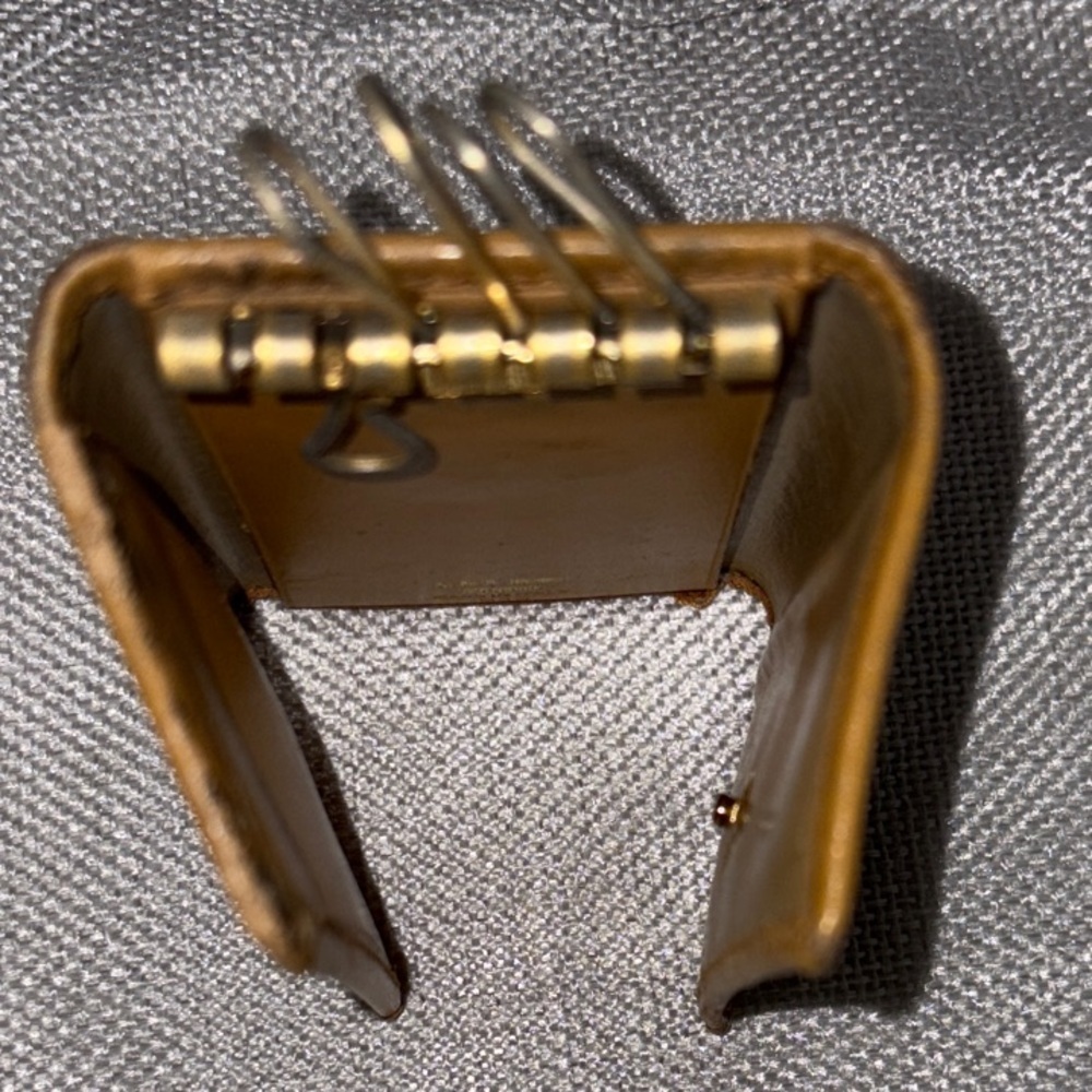 🔑🗝️Celine Macadam Gold Plated Keyring Card Holder Wallet🗝️🔑 - Picture 13 of 14